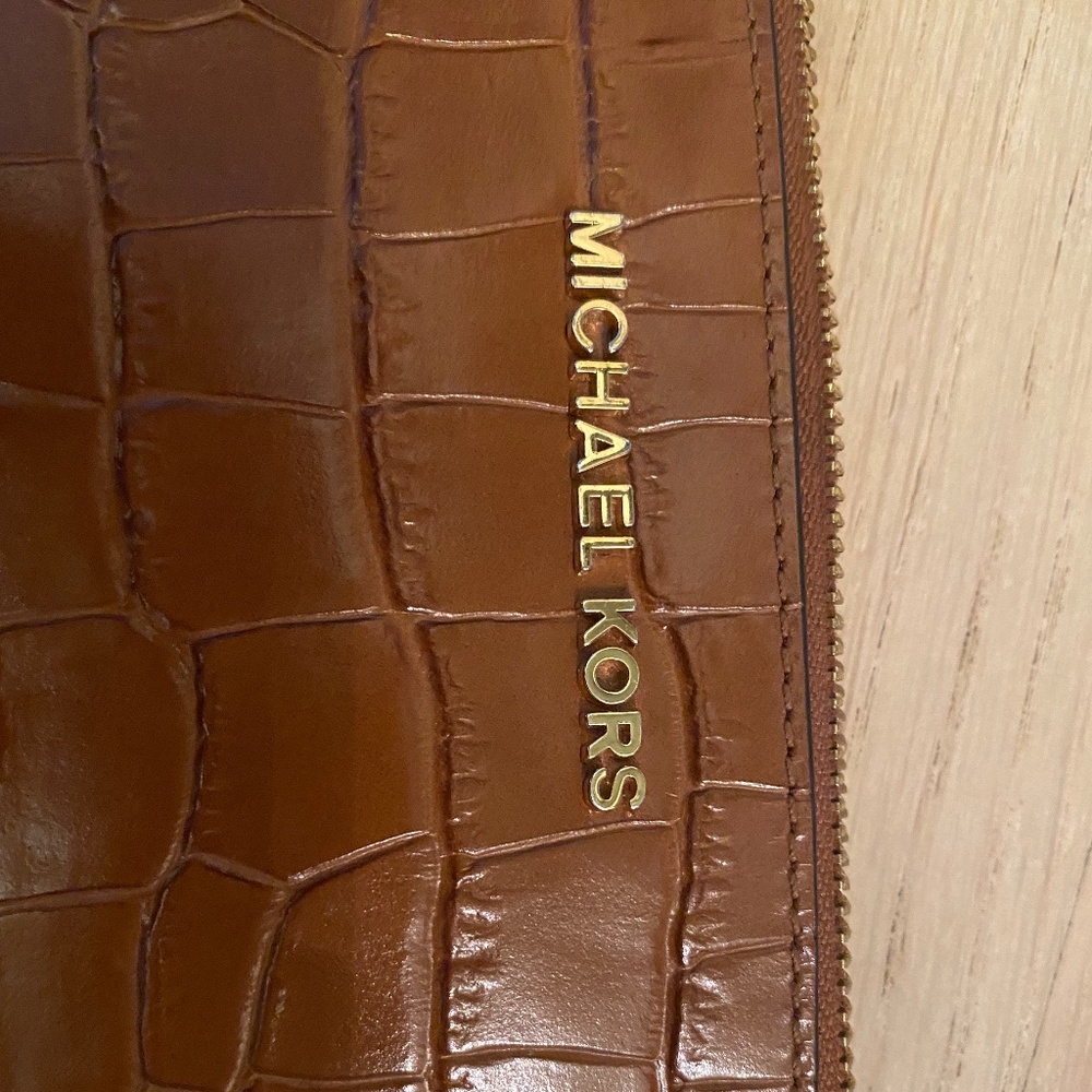 Michael Kors Jet Set XL Zip Clutch Wristlet Brown
